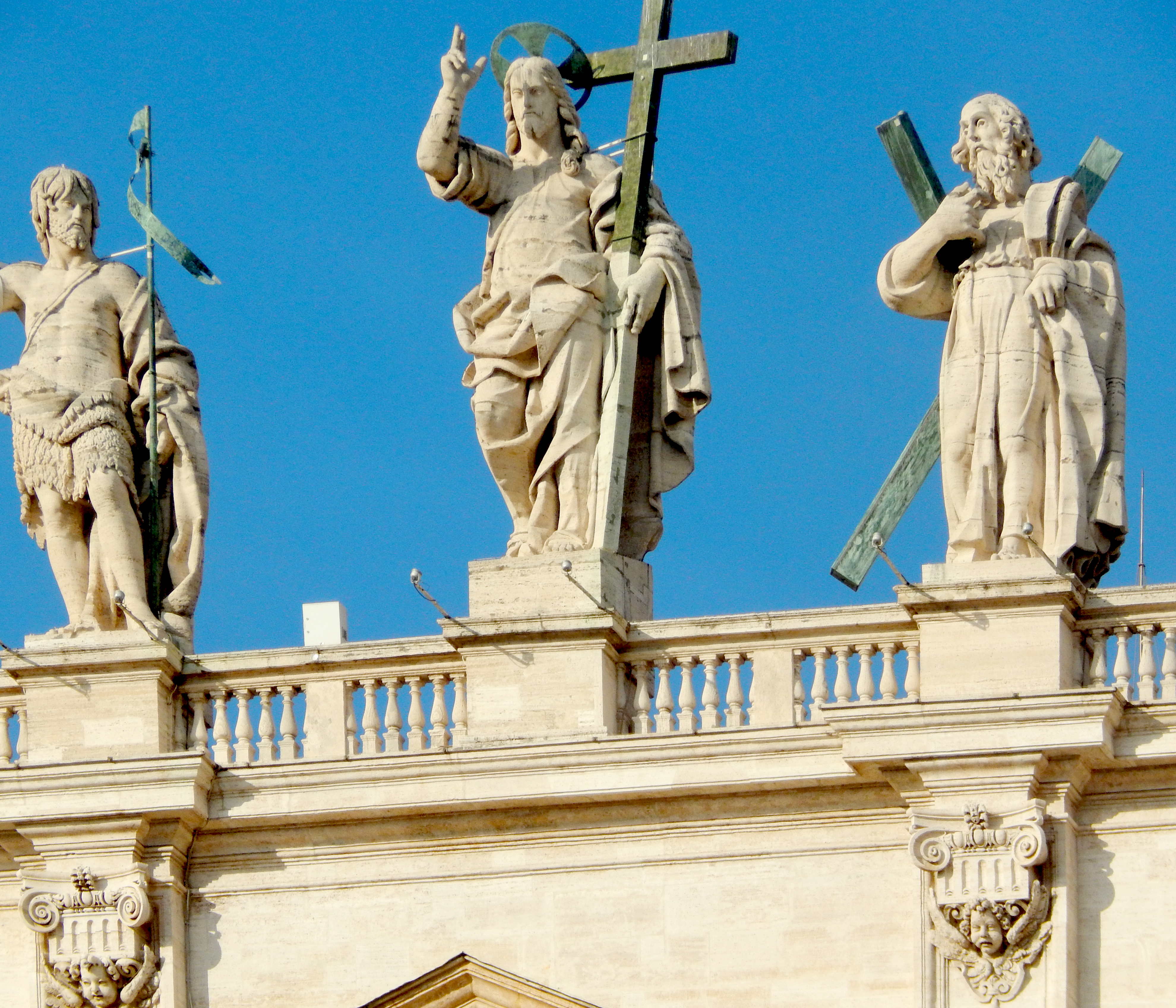Chistus auf der Fassade von St. Peter
